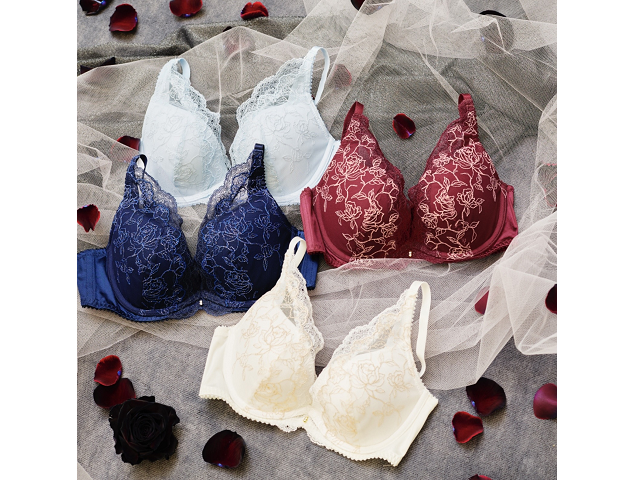 AMO'S STYLE by Triumph